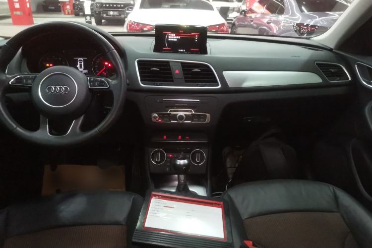 Used Audi Q3 2018 30th Anniversary Edition 30 TFSI Fashion Model Center Console
