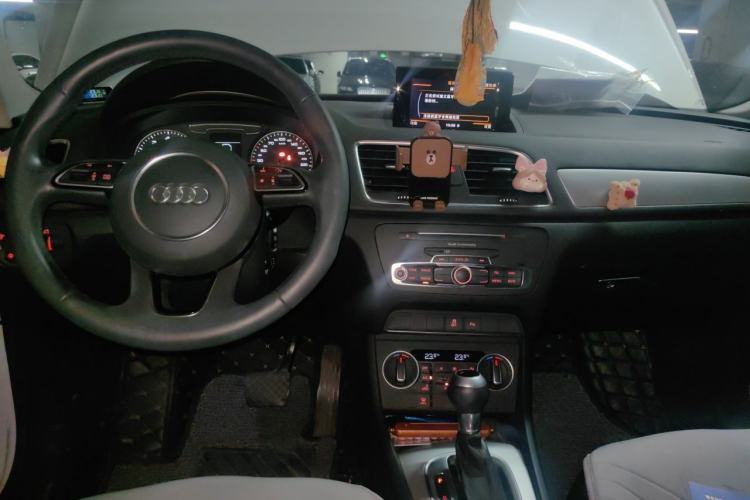 Used Audi Q3 2018 30th Anniversary Edition 30 TFSI Fashion Model Center Console
