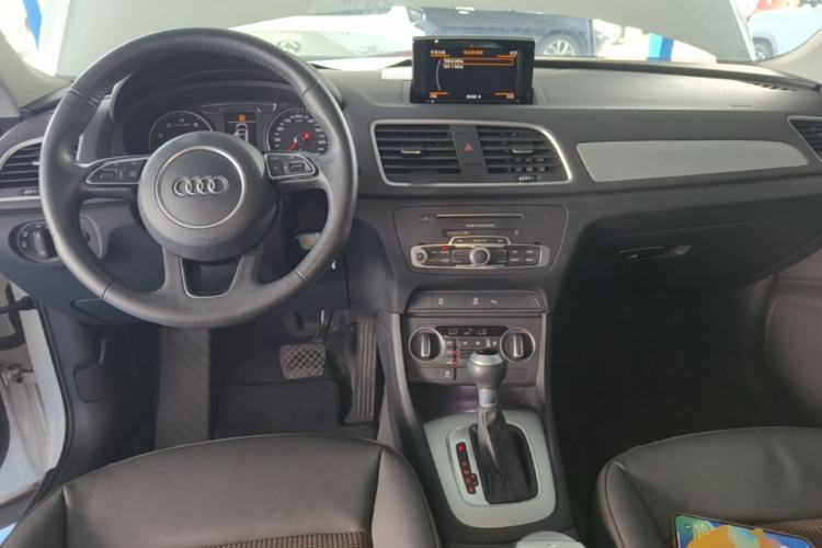 Used Audi Q3 2018 30th Anniversary Edition 30 TFSI Fashion Model Center Console