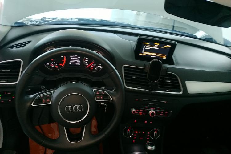 Used Audi Q3 2018 30 TFSI Fashion Edition Collector's Version Center Console