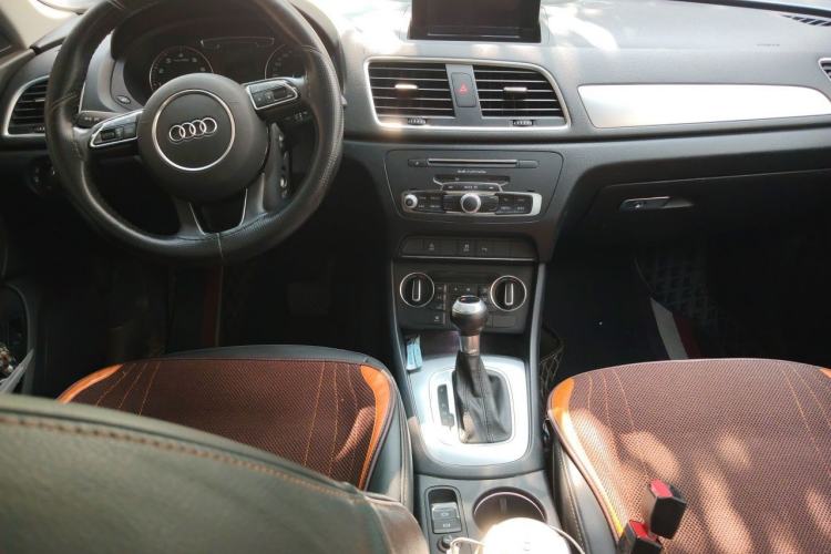Used Audi Q3 2018 30 TFSI Fashion Edition Collector's Version Center Console