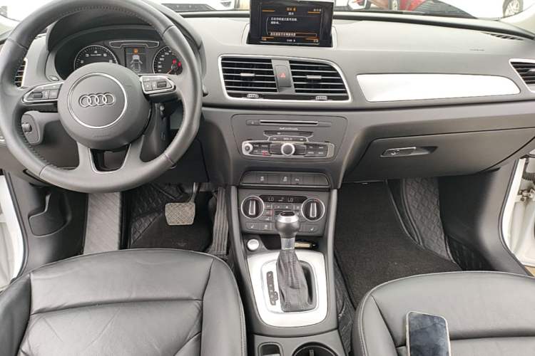 Used Audi Q3 2018 30th Anniversary Edition 30 TFSI Style Model Center Console