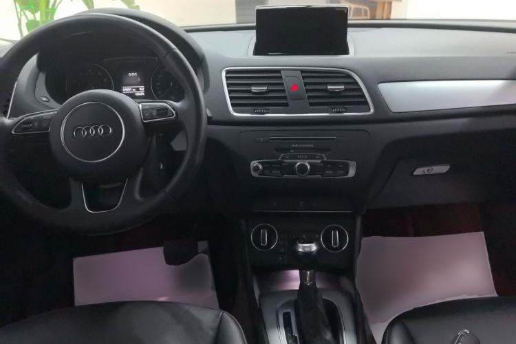 Used Audi Q3 2018 30th Anniversary Edition 35 TFSI Fashion Model Center Console