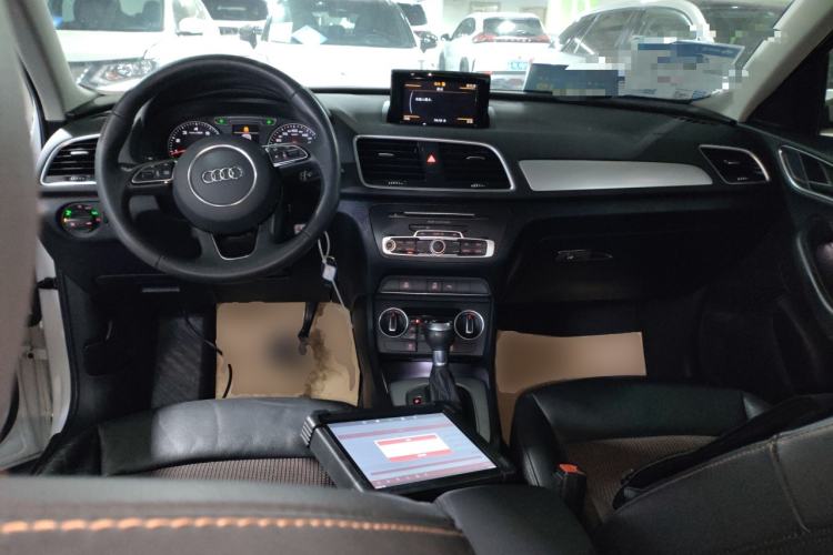 Used Audi Q3 2018 30th Anniversary Edition 30 TFSI Fashion Model Center Console