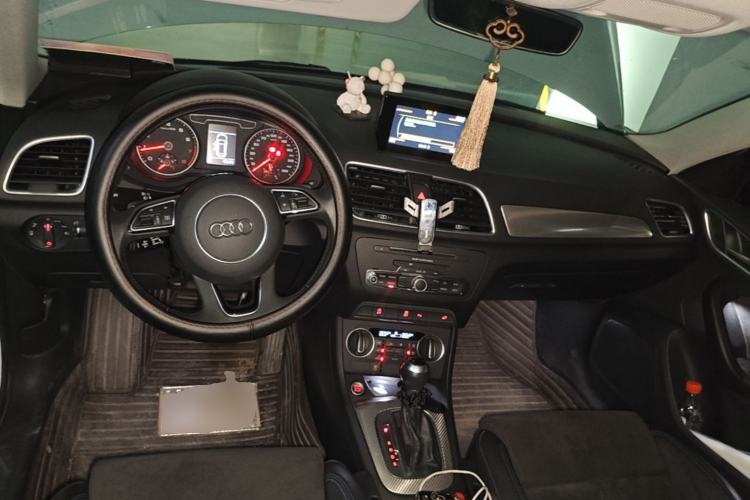 Used Audi Q3 2018 30th Anniversary Edition 35 TFSI Sport Model Center Console
