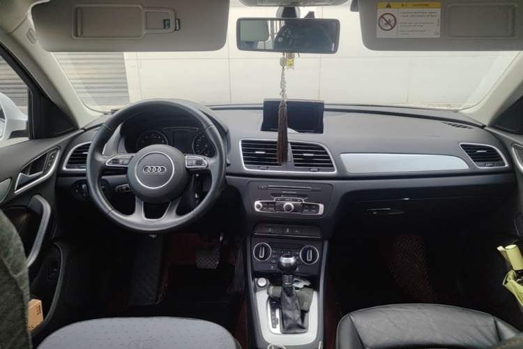 Used Audi Q3 2018 30th Anniversary Edition 30 TFSI Fashion Model Center Console