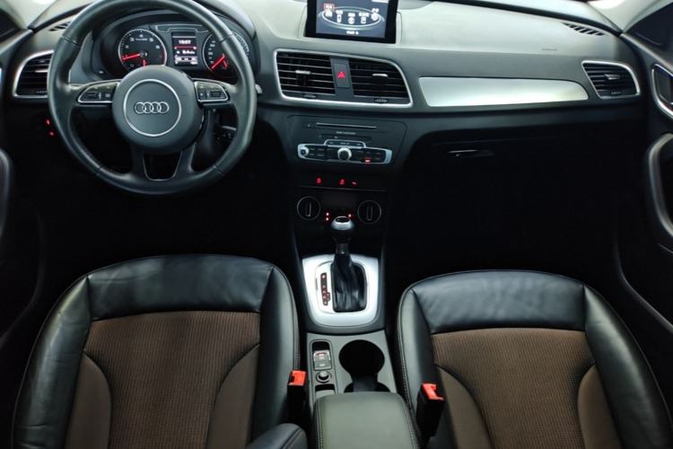 Used Audi Q3 2018 30 TFSI Fashion Edition Collector's Version Center Console