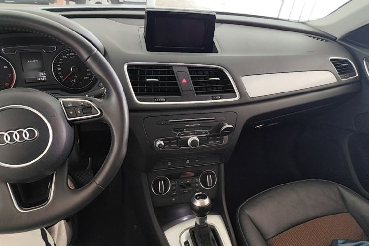 Used Audi Q3 2018 30th Anniversary Edition 30 TFSI Fashion Model Center Console