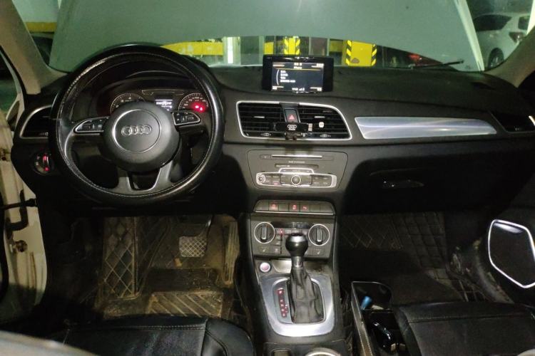 Used Audi Q3 2018 30th Anniversary Edition 30 TFSI Fashion Model Center Console