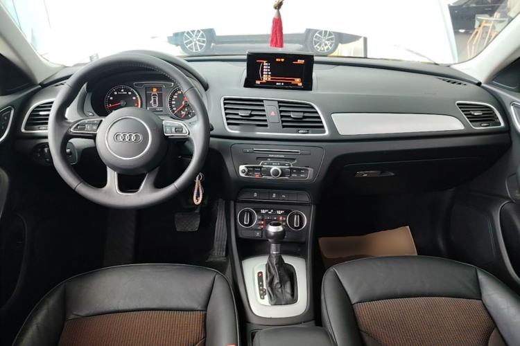 Used Audi Q3 2018 30th Anniversary Edition 30 TFSI Fashion Model Center Console