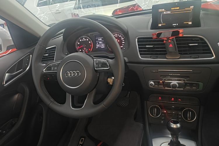Used Audi Q3 2018 30th Anniversary Edition 35 TFSI Fashion Model Center Console