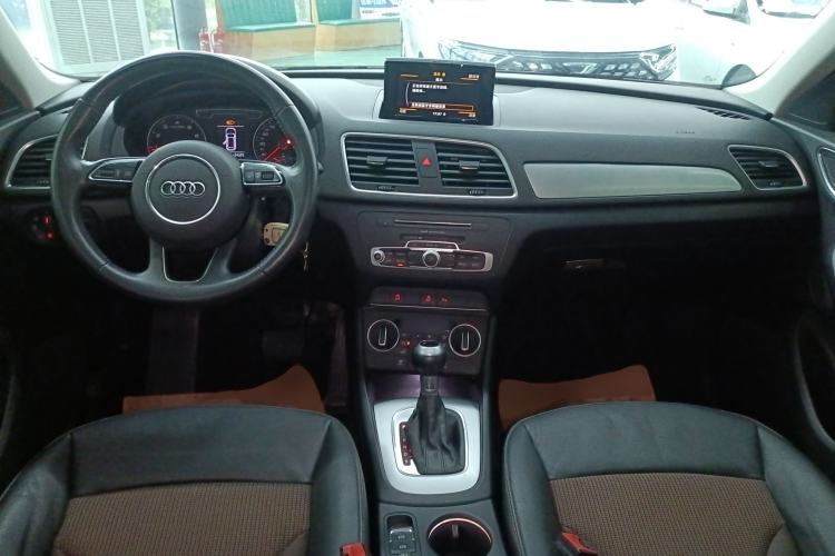 Used Audi Q3 2018 30th Anniversary Edition 30 TFSI Fashion Model Center Console