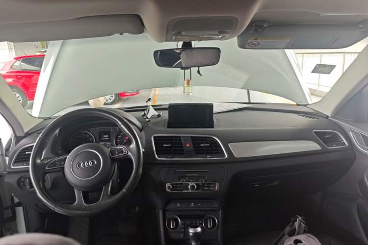 Used Audi Q3 2018 30th Anniversary Edition 35 TFSI Fashion Model Center Console