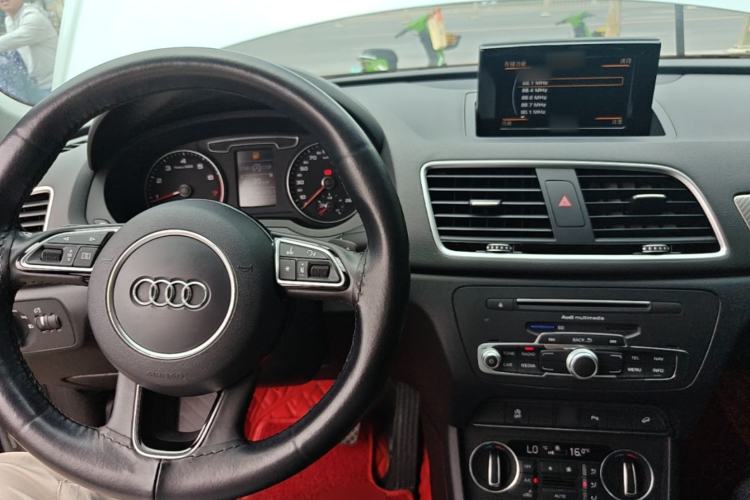 Used Audi Q3 2018 30th Anniversary Edition 35 TFSI Sport Model Center Console
