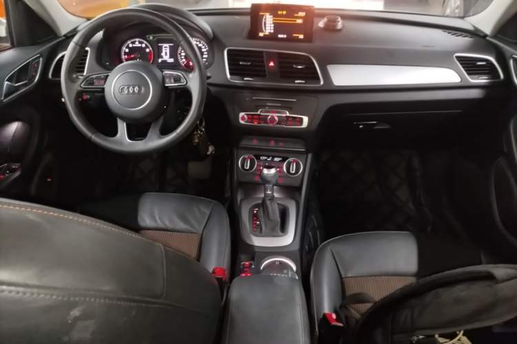Used Audi Q3 2018 30th Anniversary Edition 35 TFSI Fashion Model Center Console