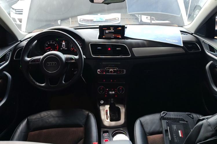 Used Audi Q3 2018 30th Anniversary Edition 35 TFSI Fashion Model Center Console