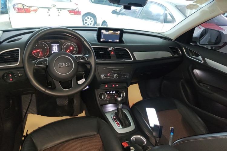 Used Audi Q3 2018 30th Anniversary Edition 30 TFSI Fashion Model Center Console