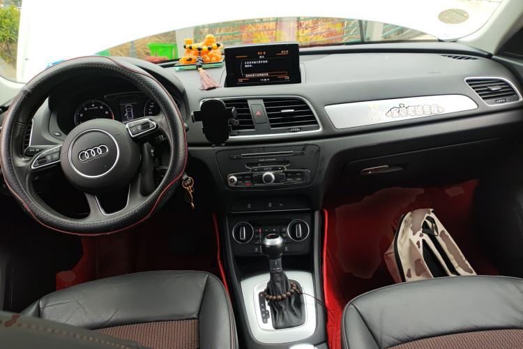 Used Audi Q3 2018 30th Anniversary Edition 30 TFSI Fashion Model Center Console