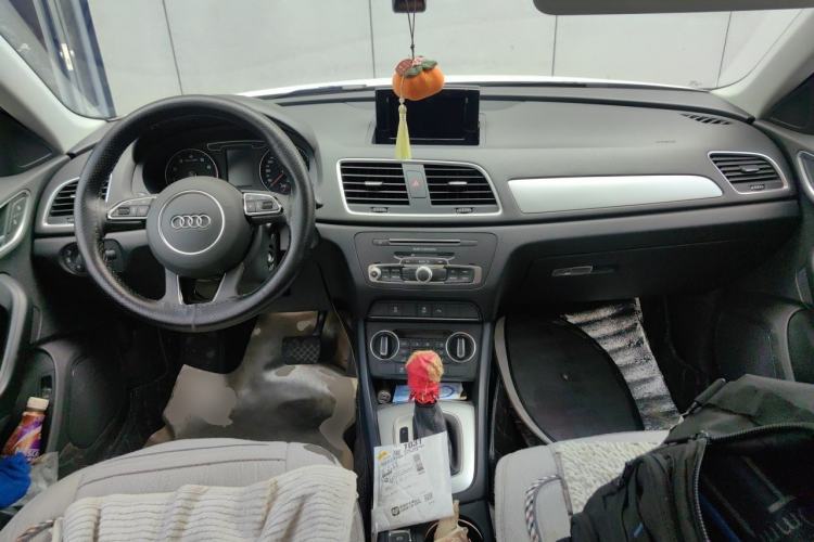 Used Audi Q3 2018 30 TFSI Fashion Edition Collector's Version Center Console