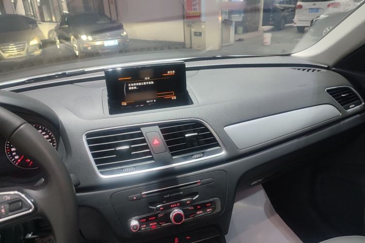 Used Audi Q3 2018 30 TFSI Fashion Edition Collector's Version Center Console