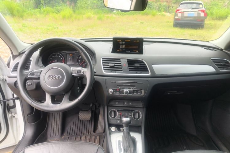 Used Audi Q3 2018 30 TFSI Fashion Edition Collector's Version Center Console