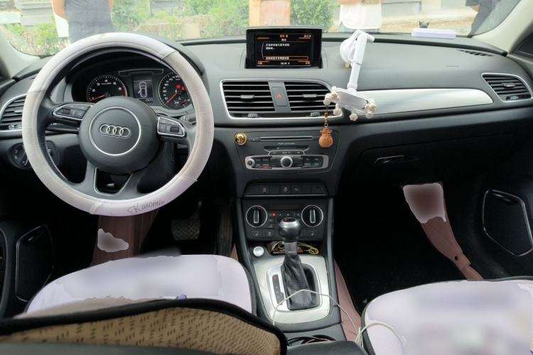 Used Audi Q3 2018 30th Anniversary Edition 30 TFSI Style Model Center Console