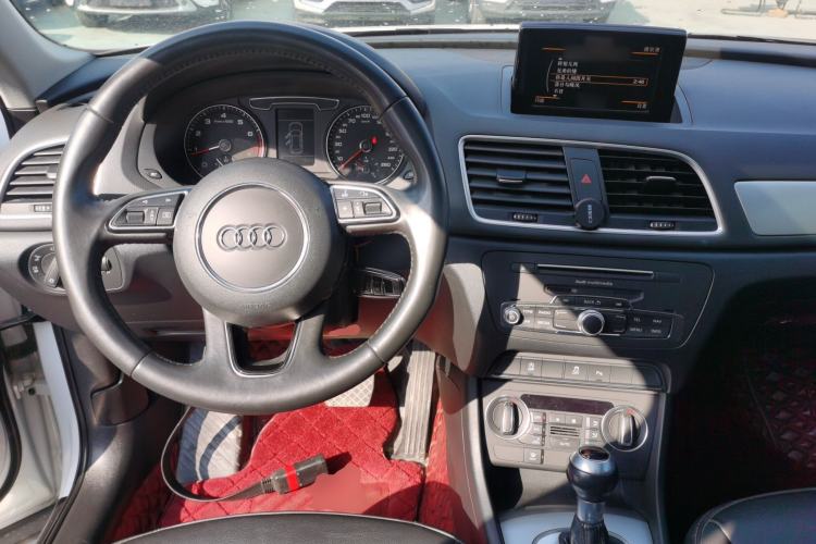 Used Audi Q3 2018 30th Anniversary Edition 30 TFSI Fashion Model Center Console