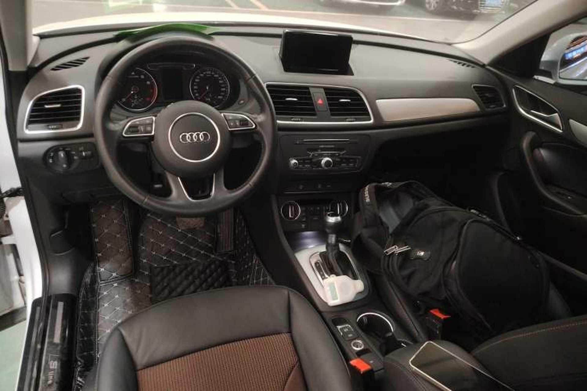 Used Audi Q3 2018 30th Anniversary Edition 30 TFSI Fashion Model Center Console