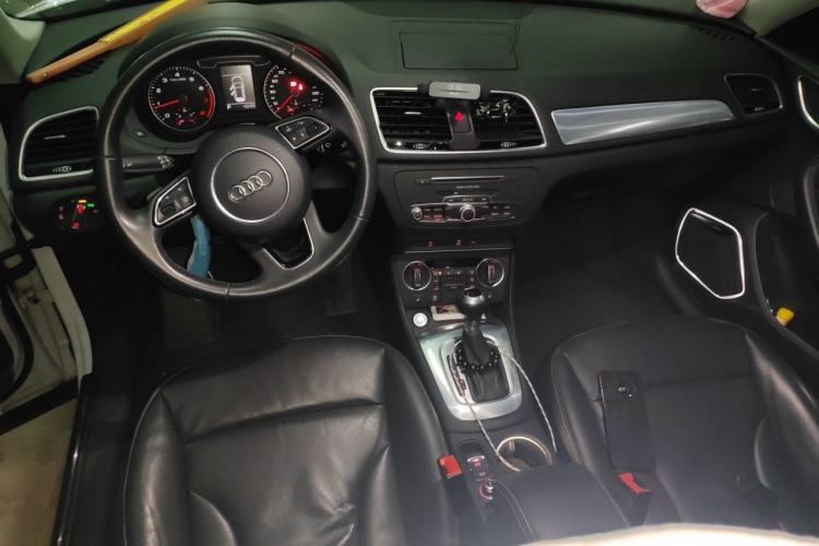 Used Audi Q3 2018 30th Anniversary Edition 30 TFSI Style Model Center Console