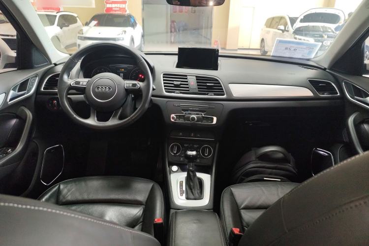 Used Audi Q3 2018 30th Anniversary Edition 30 TFSI Style Model Center Console