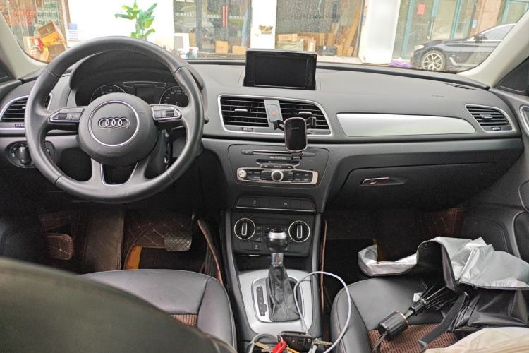 Used Audi Q3 2018 30th Anniversary Edition 30 TFSI Fashion Model Center Console
