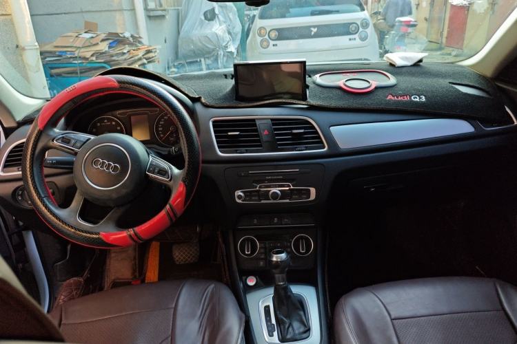 Used Audi Q3 2018 30th Anniversary Edition 30 TFSI Fashion Model Center Console