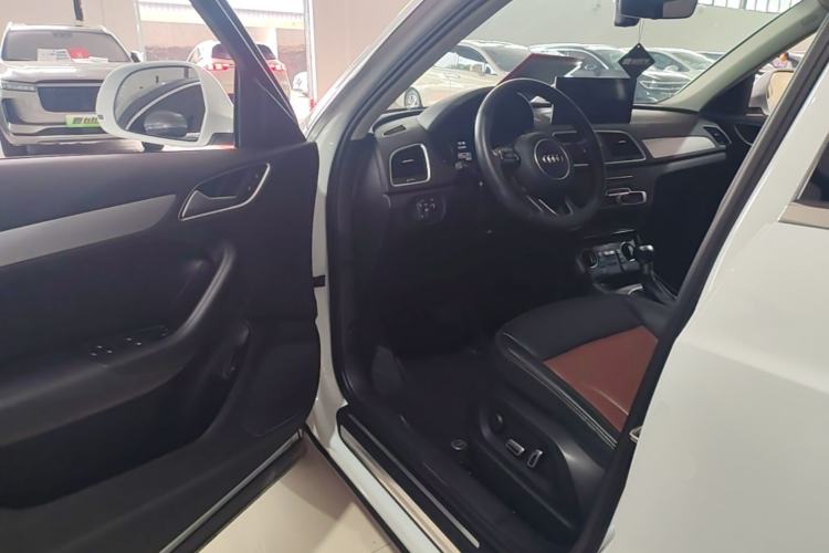 Used Audi Q3 2018 30th Anniversary Edition 30 TFSI Fashion Model Driver Seat