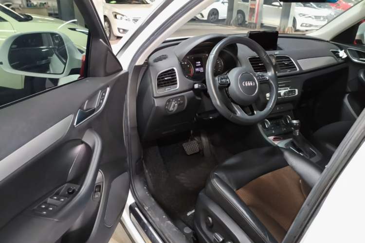 Used Audi Q3 2018 30th Anniversary Edition 30 TFSI Fashion Model Driver Seat