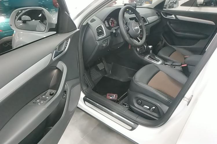 Used Audi Q3 2018 30th Anniversary Edition 30 TFSI Fashion Model Driver Seat