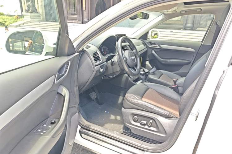 Used Audi Q3 2018 30th Anniversary Edition 30 TFSI Fashion Model Driver Seat