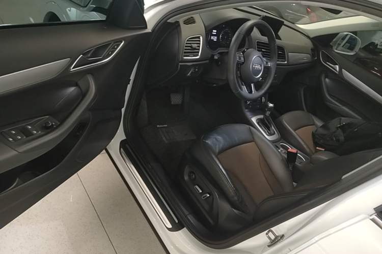 Used Audi Q3 2018 30th Anniversary Edition 30 TFSI Fashion Model Driver Seat