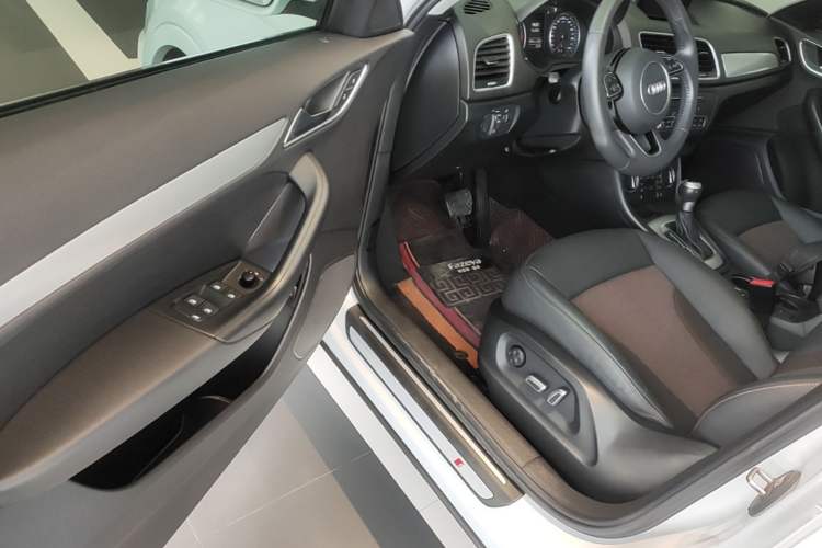 Used Audi Q3 2018 30th Anniversary Edition 30 TFSI Fashion Model Driver Seat