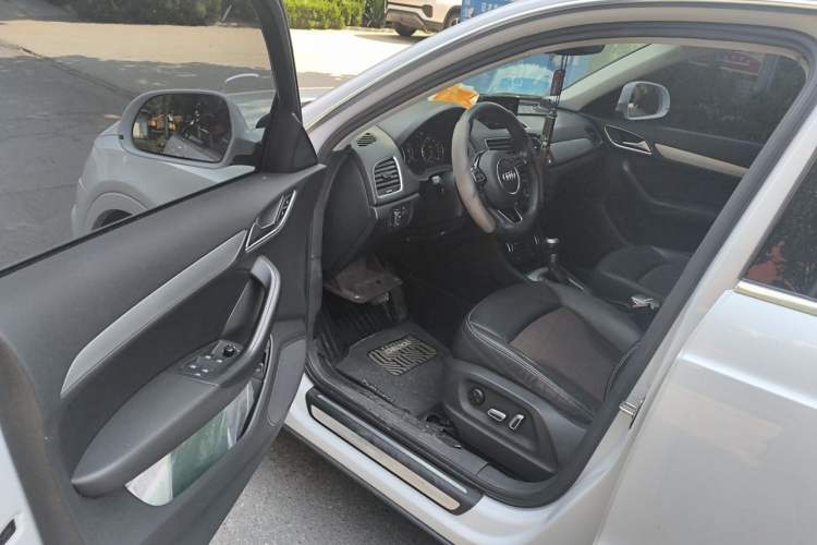 Used Audi Q3 2018 30th Anniversary Edition 30 TFSI Fashion Model Driver Seat