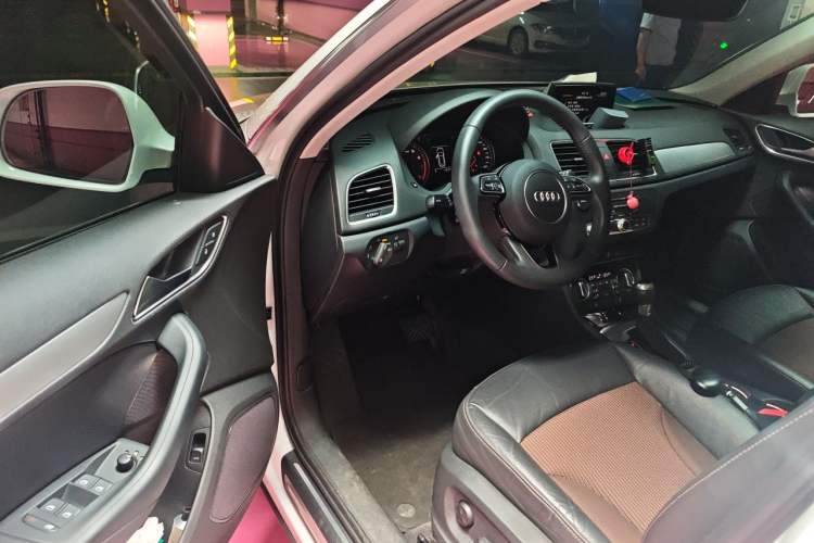 Used Audi Q3 2018 30th Anniversary Edition 30 TFSI Fashion Model Driver Seat