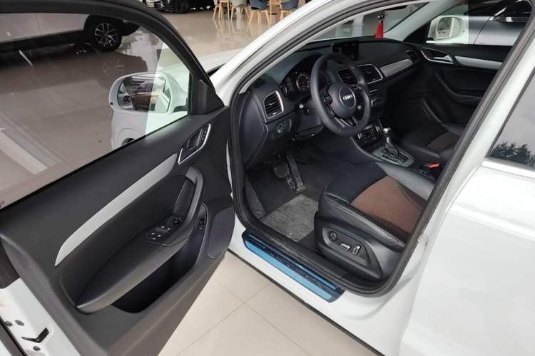 Used Audi Q3 2018 30th Anniversary Edition 30 TFSI Fashion Model Driver Seat