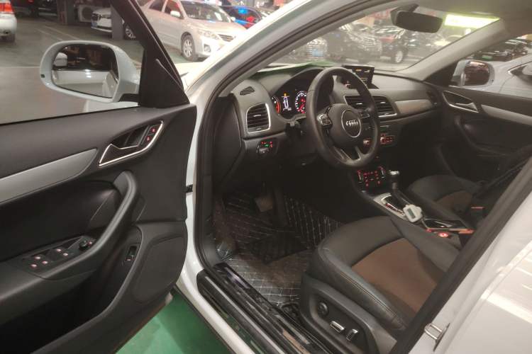 Used Audi Q3 2018 30th Anniversary Edition 30 TFSI Fashion Model Driver Seat