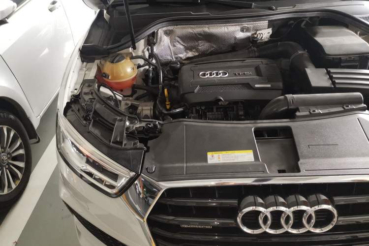 Used Audi Q3 2018 30th Anniversary Edition 35 TFSI quattro all-wheel-drive sport model Engine Bay Right