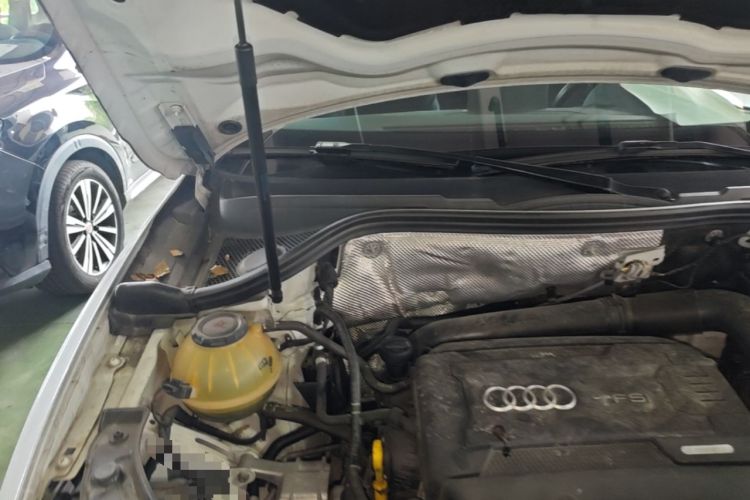 Used Audi Q3 2018 30th Anniversary Edition 35 TFSI quattro all-wheel-drive sport model Engine Bay Right