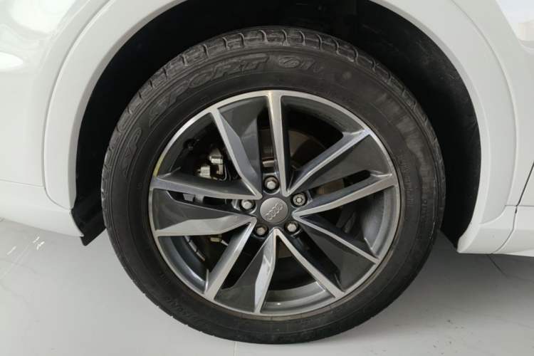 Used Audi Q3 2018 30 TFSI Fashion Edition Collector's Version Exterior 4