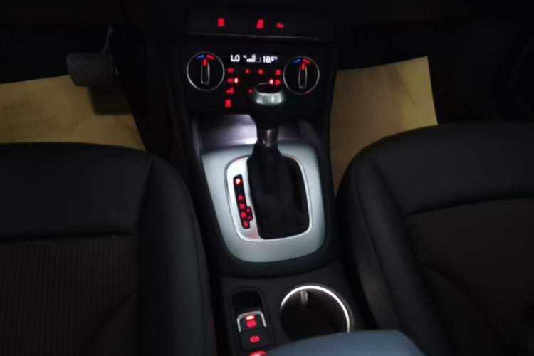 Used Audi Q3 2018 30 TFSI Fashion Edition Collector's Version Gear Lever