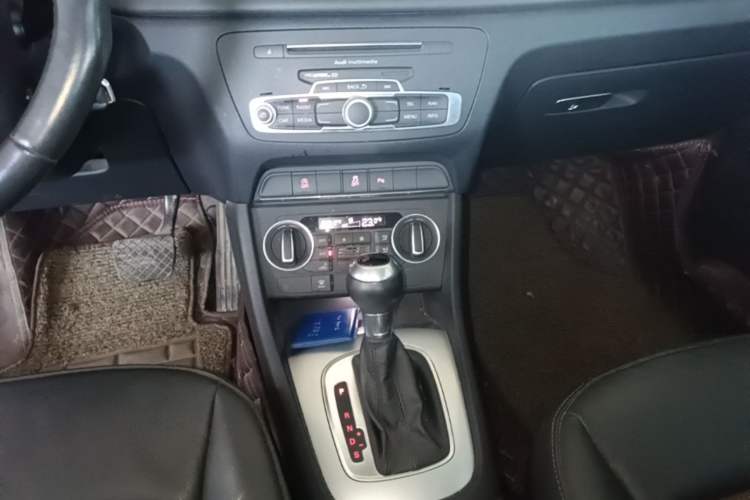 Used Audi Q3 2018 30th Anniversary Edition 30 TFSI Fashion Model Gear Lever