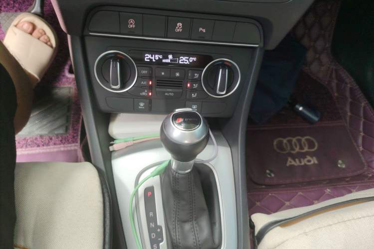 Used Audi Q3 2018 30th Anniversary Edition 30 TFSI Fashion Model Gear Lever