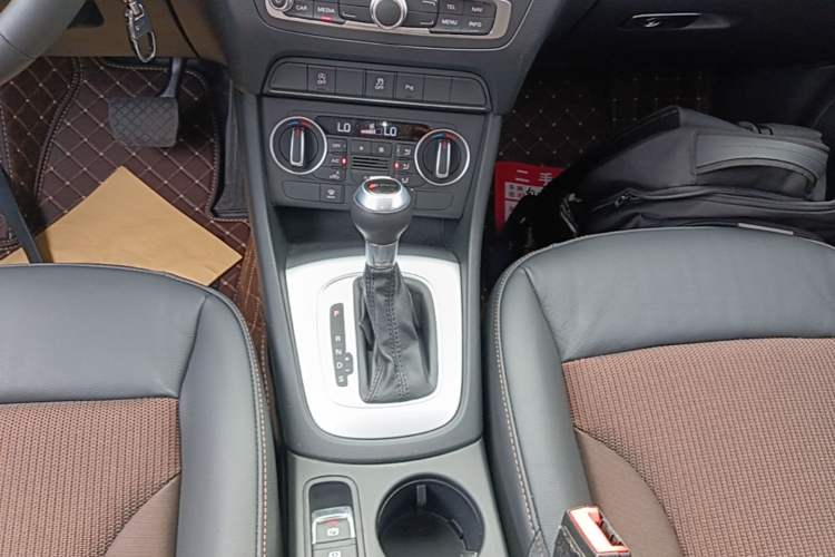Used Audi Q3 2018 30th Anniversary Edition 35 TFSI Fashion Model Gear Lever