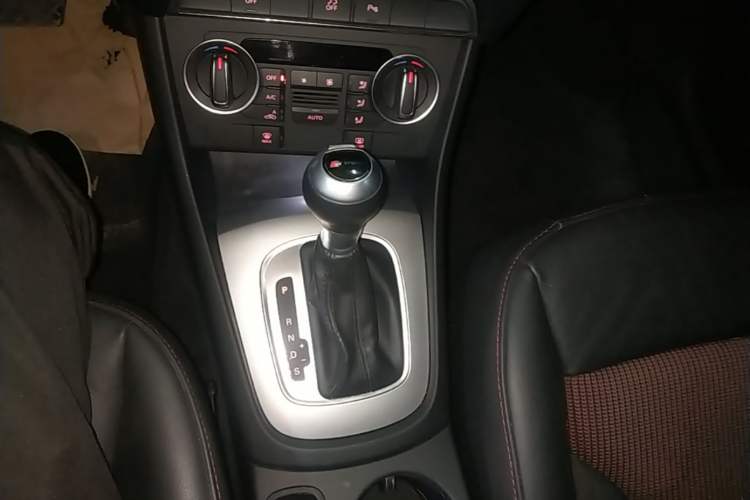 Used Audi Q3 2018 30th Anniversary Edition 30 TFSI Fashion Model Gear Lever